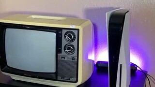 Bermain PS5 menggunakan TV tahun 1979