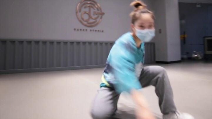 การประยุกต์ใช้ความท้าทายล้อสากลร่วมในทางปฏิบัติของ Wang Yibo (เขาค่อนข้างรู้สึกดีกับตัวเองในครึ่งแรก