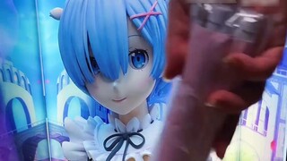 Holding a concert with figures in hand, and grading the harem, this might be true love!