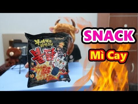 LẦN ĐẦU ĂN SNACK MÌ SIÊU CAY SAMYANG || VŨ LIZ TV