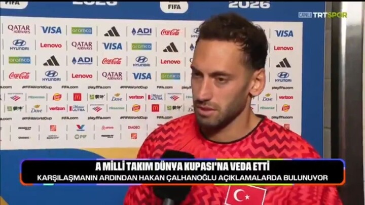 Hakan Çalhanoğlu Dünya kupası sonunculuğu sonrası mikrofonlara konuşuyor
