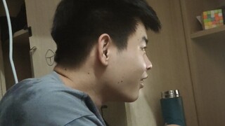 ปฏิกิริยาของรูมเมทต่อการดูผ่าพิภพไททันครั้งแรกและรู้ว่าอัลเลนเป็นยักษ์