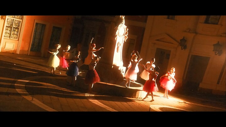 Hai semuanya! Akhirnya aku nemuin film yang dulu ngejebak aku buat belajar balet selama dua tahun! D