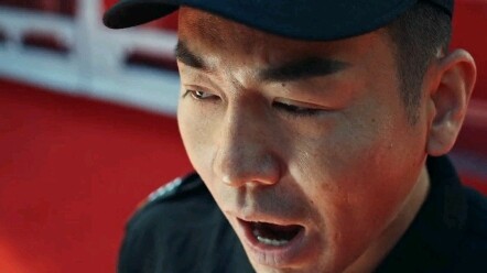 Cái khí chất chết tiệt này, ngay cả khi nổi giận cũng đẹp trai đến thế!