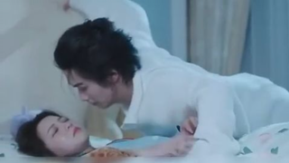 Semua wanita cantik ingin memenangkan hatinya, tetapi dia hanya mencintai gadis