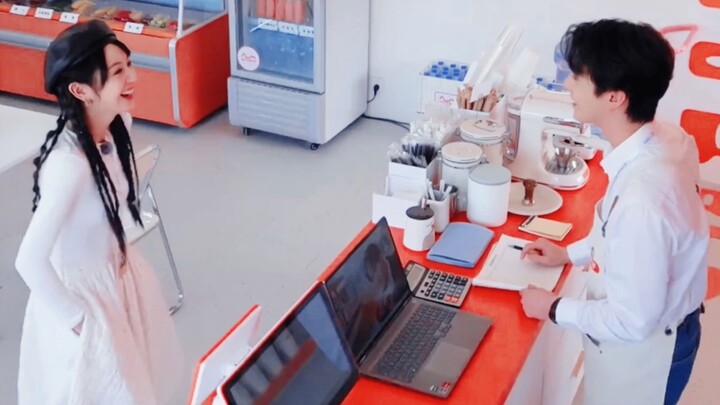 So sweet! Everyone’s doting on Xiaotian so much! The interactions between the NPCs and Xiaotian are 