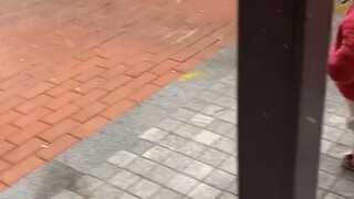 小子，看好了宝爷穿的可是开裆裤