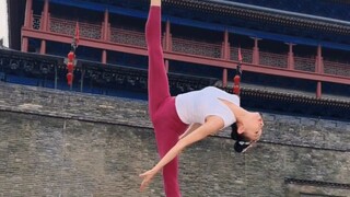 头顶芭蕾倒踹燕