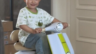 Cuộc sống thường ngày đầy ảo diệu của bé hai tuổi