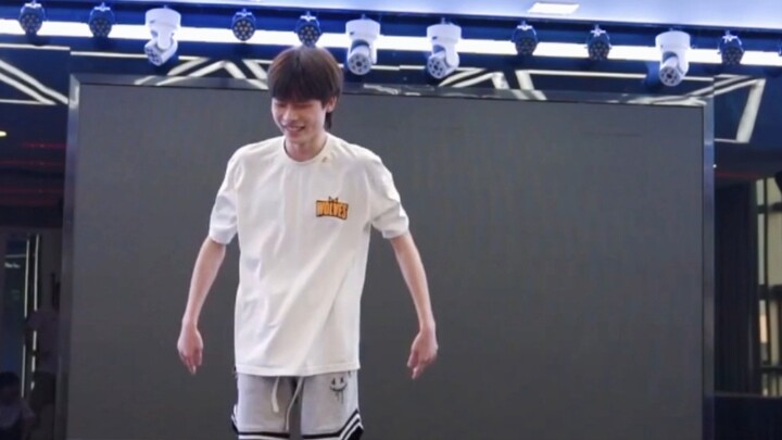 【今屿】今屿学长练习生时期跳舞视频疑似流出……