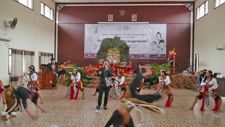 Tlaga Ngebel Ninggal Kenangan live di Kediri bawa REYOG