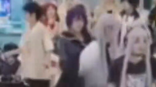 Hinomori Shizuku dilempar ke tanah oleh Yozaki Kanade.