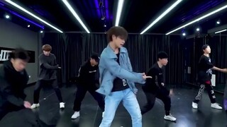 وانغ تشينيي - WAY UP Dance Practice Studio Edition