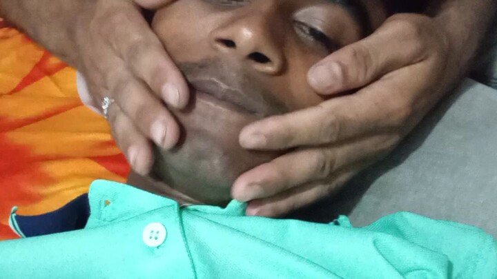 মাথা কিভাবে মাছাজ করতে হই 🥰🥰