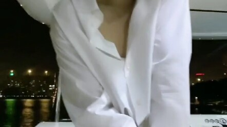 On top! Tan Jianci's clavicle and white shirt inadvertently reveal the "desire"