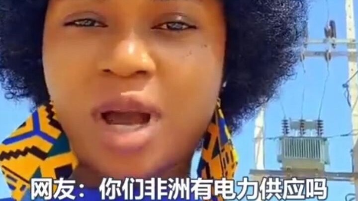 الأخت الأفريقية تطلّعت بفكرة جديدة مرة أخرى: في أفريقيا لا كهرباء، ولا سكر لتناوله، ولا ورق تواليت ل