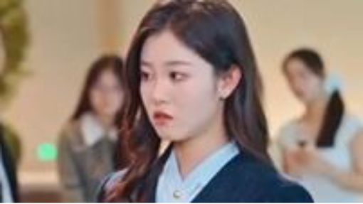 สาวข้ามเวลาปลอมเป็นนางร้าย แต่ครอบครัวได้ยินเสียงในใจเธอ