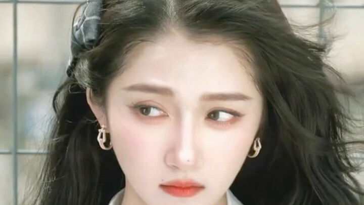 If Guan Xiaotong hadn’t been in a relationship back then, Yu Shuxin and Zhao Lusi would both have to