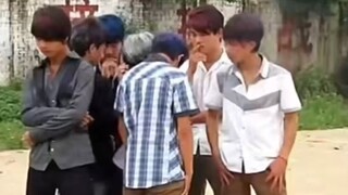 早期校园舞蹈排练，村口水泥依然在，不见当年红毛怪，音乐响起还记得你曾留过的发型吗