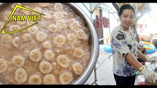 Làm bánh chuối đãi các cô thợ [Nam Việt 1782]