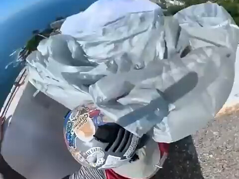 Saat kamu tanpa sengaja terjun ke area terlarang