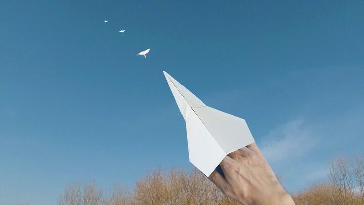 A paper airplane with a back lock that flies so far -LaFOSSELock mode