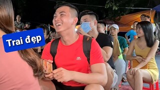 Trai đẹp cực phẩm mua Bánh tráng trộn DIVA Cát Thy