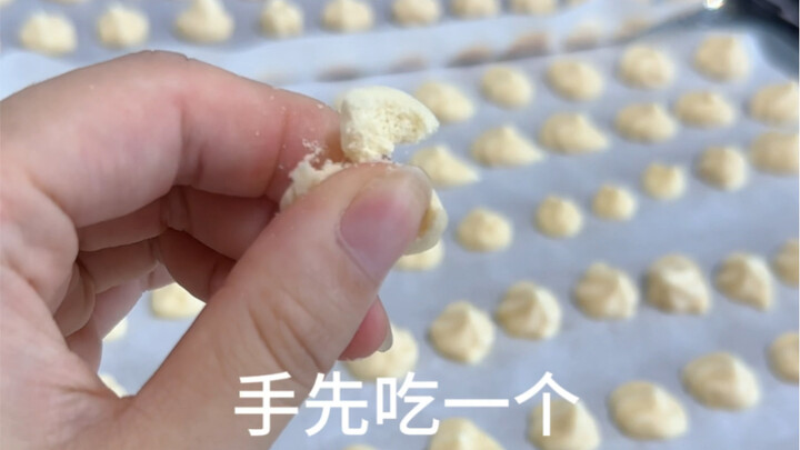 Today's snack: passion fruit melt-in-your-mouth cookies! Daling officially loves them!