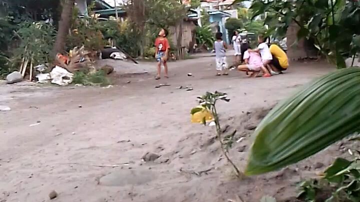 nag lalaro pero nag marites