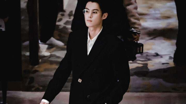 [Wang Hedi’s Banquet] [Thug in Suit] Such an awesome face and body that even the covers of romance n