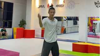 舞蹈生学习空翻两个月的成绩，天赋级天才选手