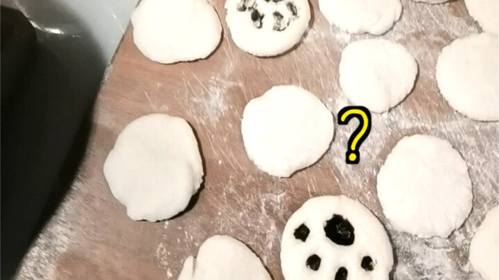 แมวดำตัวนี้ต้องมีเท้าเหม็นแน่ๆ! 55555