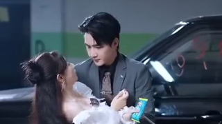 Miliarder dingin yang ditakuti semua orang tergoda asisten barunya