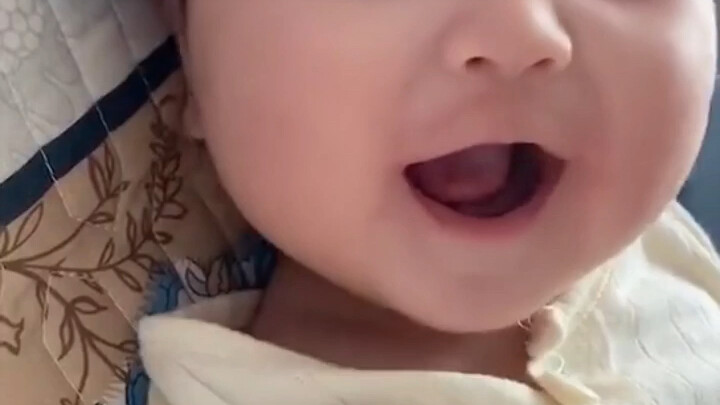 A little baby’s soft, sleepy voice right after waking up is just so adorable!