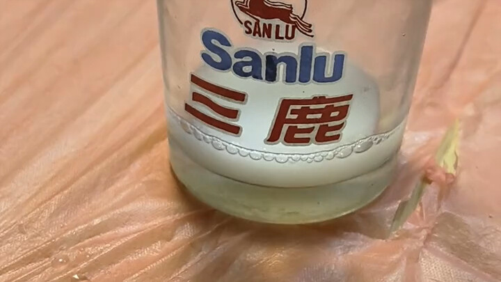 At my grandma’s house, I found the cup I got as a kid when drinking Sanlu milk.