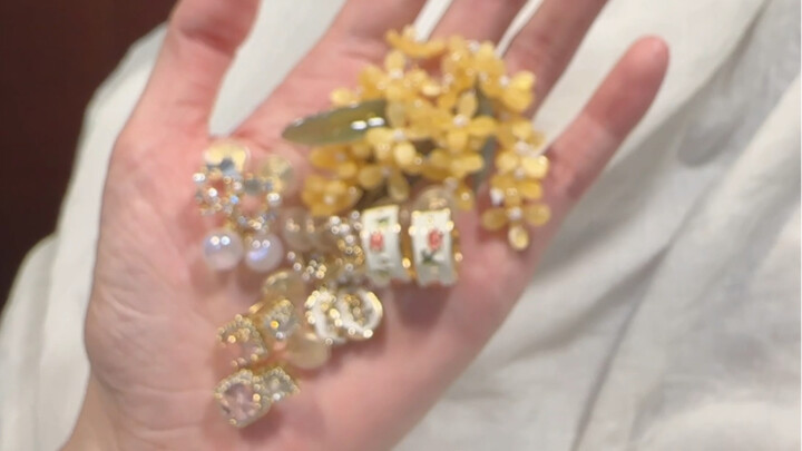 Tuyệt đẹp! Chia sẻ khuyên tai kẹp siêu xinh, không đau, không rớt dù đeo cả ngày dành cho những bạn 