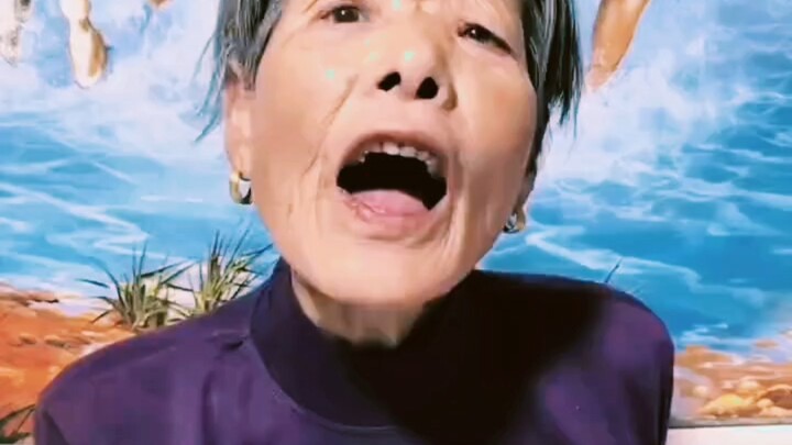 "Bà nội tôn trọng Vương Siêu nhất"
