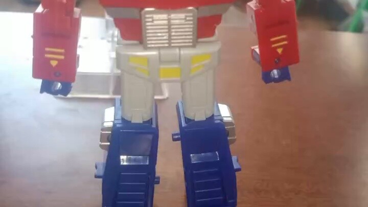 ไม่มีใครบอกว่า Optimus Prime เป็น King Kong ห้าสมัย