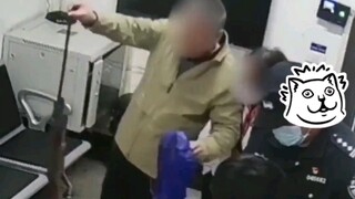 Một người đàn ông tìm thấy một khẩu súng hơi mà ông mua cách đây 40 năm khi đang chuyển nhà và ngay 