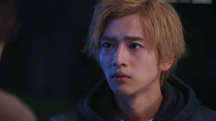 Pasangan muda itu akhirnya mengonfirmasi hubungan mereka! Ciuman frontal~ €Bulan takkan datang padam