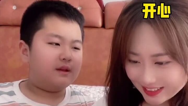 น้องชาย แกนี่เหมือนพวกละแม่มาไหว้ปีใหม่ไก่เลย~~ไม่ได้มีเจตนาดีสักหน่อย!!!