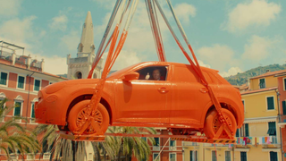 Ném CEO vào thùng sơn? Fiat đúng là biết cách chơi rồi!