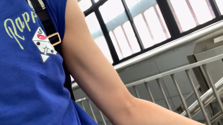 The dancer’s arms…⁄(⁄ ⁄ ⁄ω⁄ ⁄ ⁄)⁄