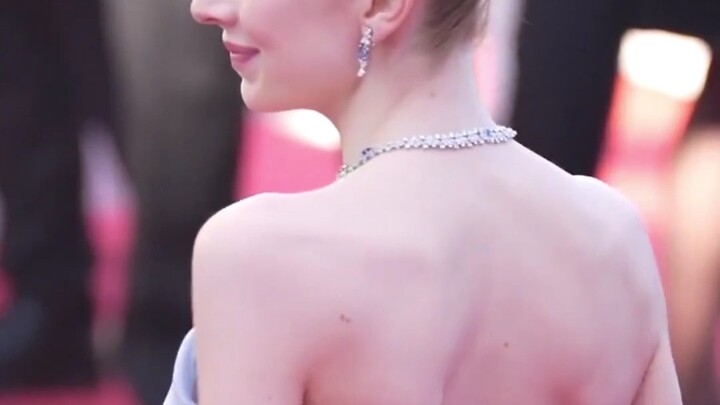 It turns out that true breathtaking beauty can be so stunning as to blur the lines of gender.