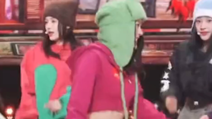 سقط حذاء هاني على المسرح