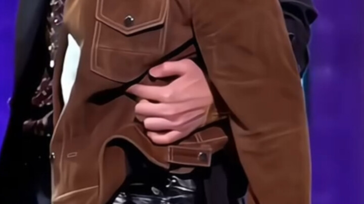 [Hyun Jin-soo Joshua] Oh no—this hand in the elevator dance is secretly putting in so much effort…