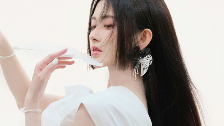 【Ju Jingyi】Her first cover after contract termination—dressed in haute couture, gracing two covers s