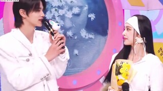 Shin Wei + Bae Joo Hyun cùng nhau nhảy như một bông hoa!