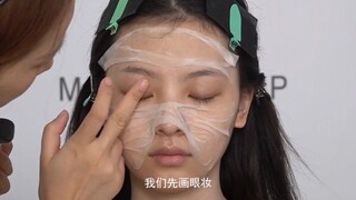 终于明白为什么先画眼妆再上粉底液！