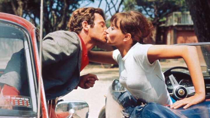 [Aesthetic Appreciation] The poetic romance and beautiful color matching in Godard's "Pierrot le Fou